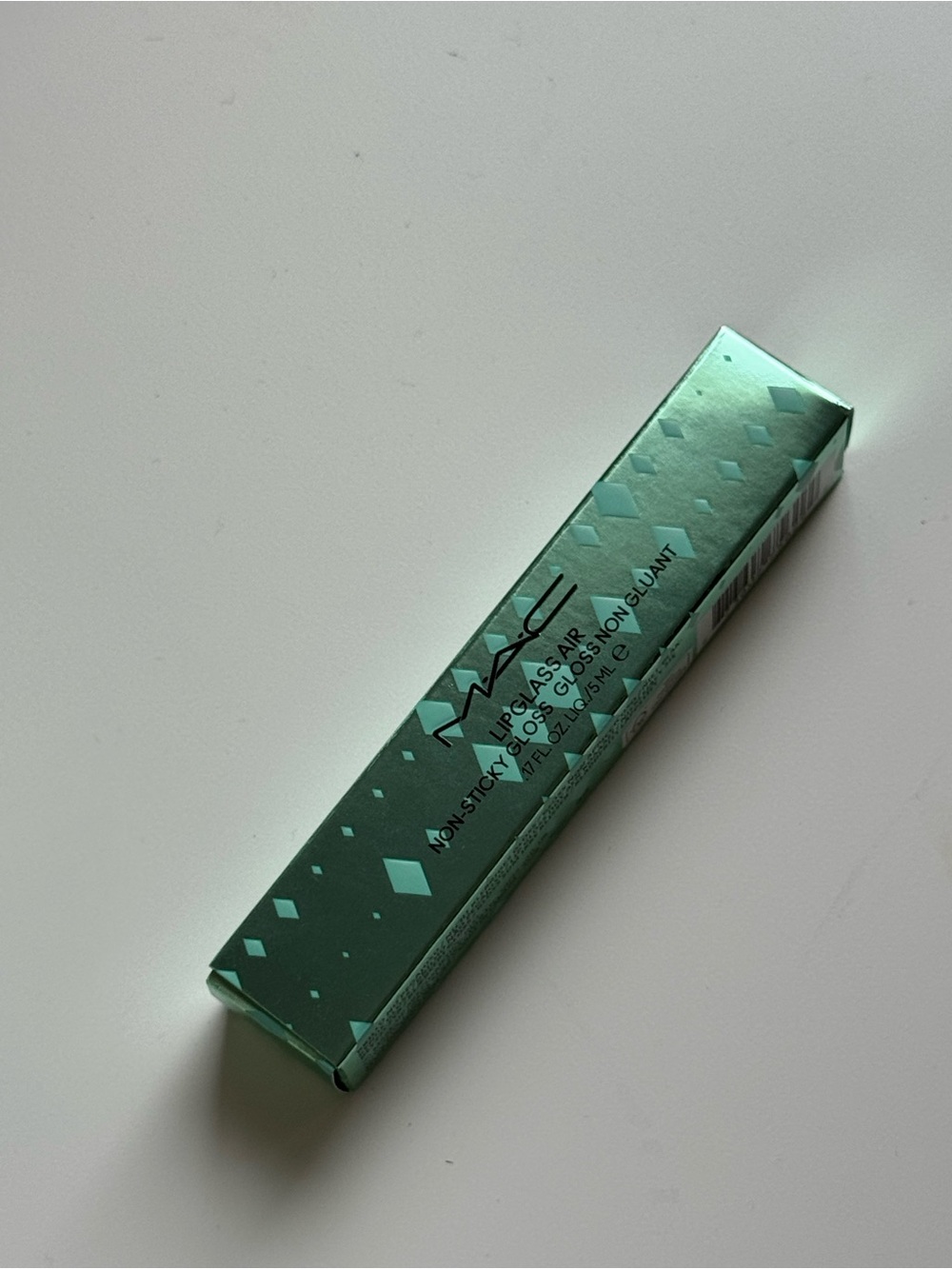 MAC Lipglass Air Non-Sticky Gloss — Hint of Mint - Picture 3 of 4